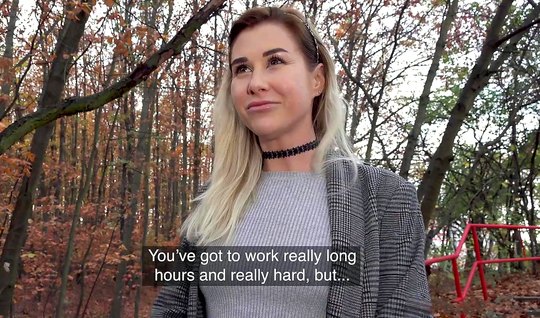 Pikaper in nature took a blonde and persuaded her to have sex in the first person 