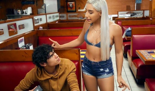 Pikaper picked up a blonde in short shorts in a cafe and had sex with her in the first person 