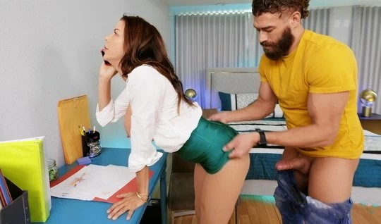 A bearded guy in the office put a mom with big milkings in cancer and fucked her 