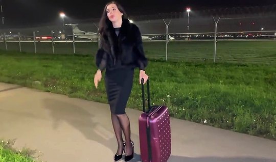 Pikaper took off a brunette and fucked the beauty right in the car until she experienced an orgasm 