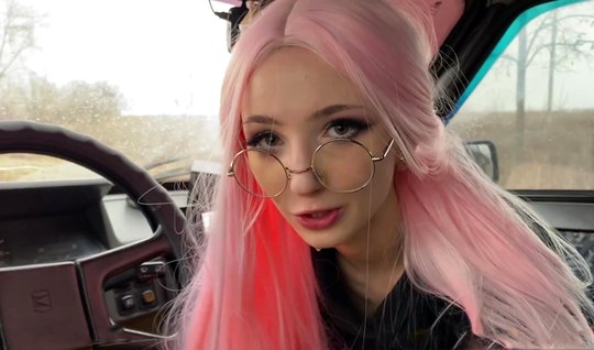 Russian young girl decided to enjoy sex right in the car and got an orgasm 