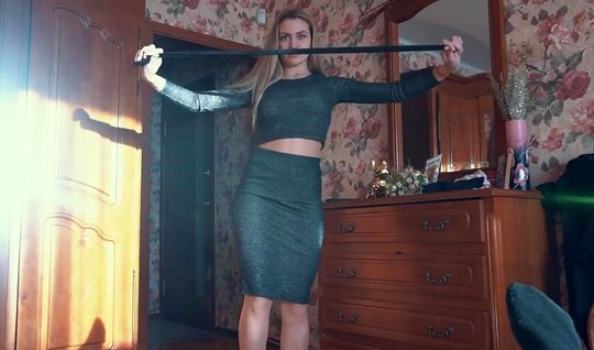 Russian girl during homemade porn spreads her legs in stockings and cums on the dick 