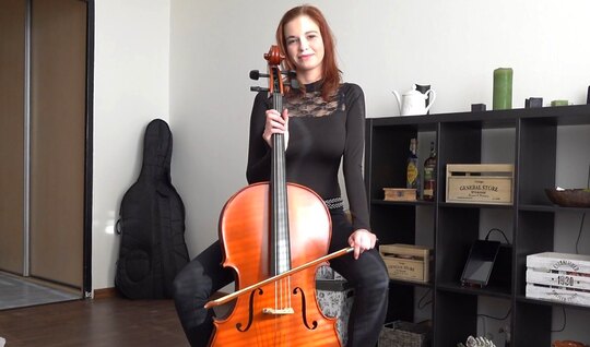 Pikaper persuaded the red-haired musician to suck his dick 