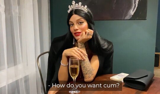Dr*** beauty herself climbed onto a strong dick of a new friend 