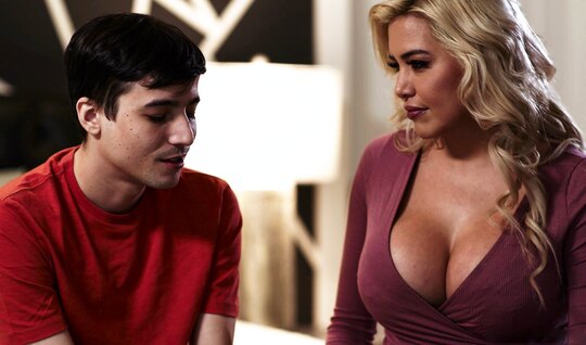 Young stepson fucks busty mom in juicy pussy 