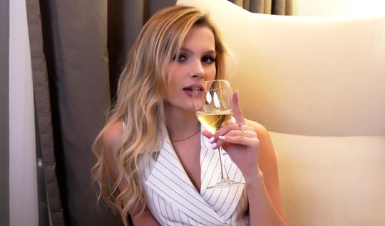 Young dr*** blonde wants to suck cock and get fucked in pussy 